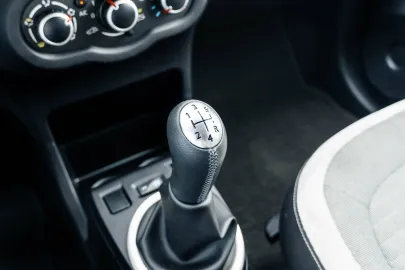 Car image 28