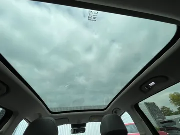 Car image 28
