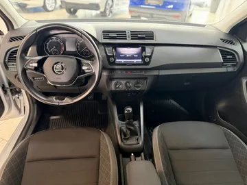 Car image 16
