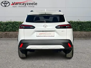 Car image 4
