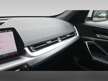 Car image 32