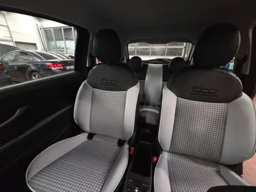 Car image 12