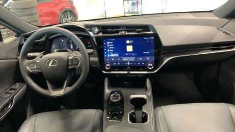 Car image 11