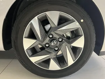 Car image 25