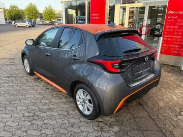 Car image 4