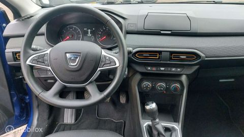 Car image 11