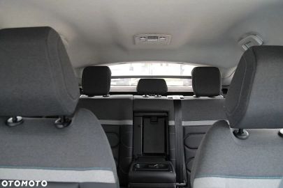 Car image 32