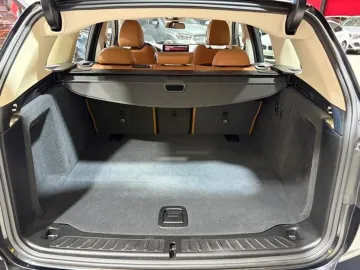 Car image 40