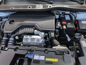 Car image 16