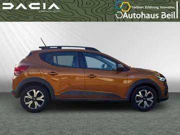 Car image 3