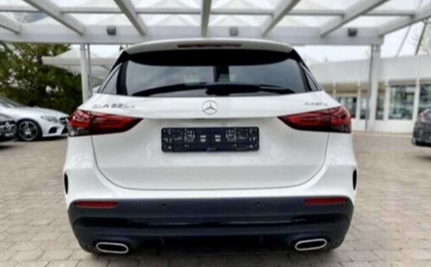 Mercedes-Benz GLA 220 d 140 kW image number 4