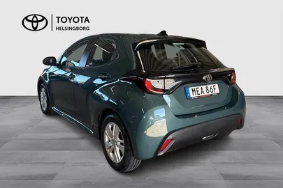 Car image 4