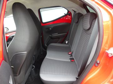 Car image 17