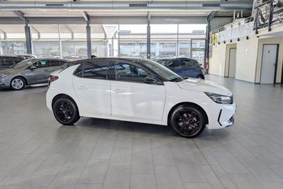 Car image 15