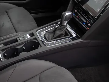 Car image 28