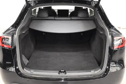 Car image 26