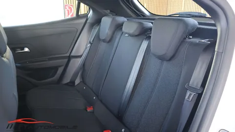 Car image 27