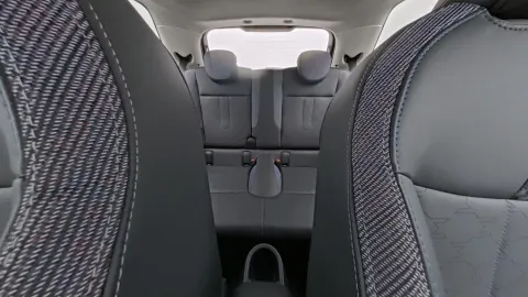 Car image 26