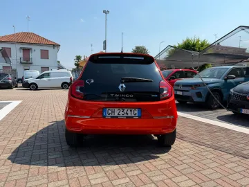 Car image 21