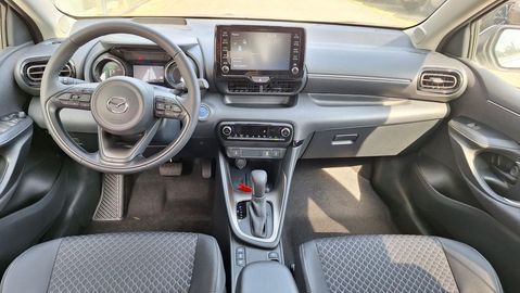 Car image 14