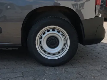 Car image 29