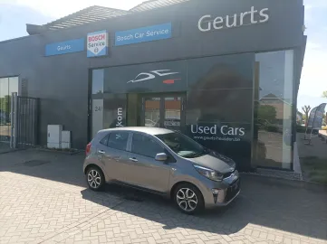 Car image 4