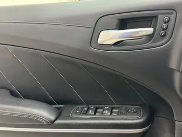 Car image 34