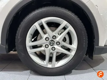Car image 24