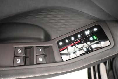 Car image 32