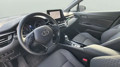Car image 18