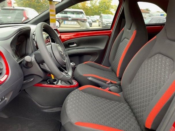 Toyota Aygo X 53 kW image number 8