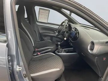 Car image 27