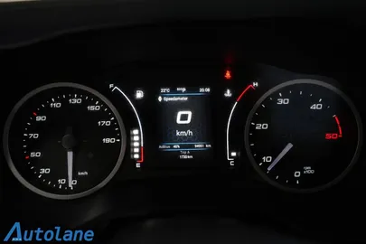 Car image 25