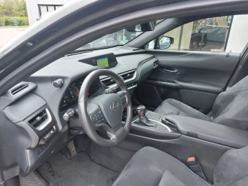 Car image 10