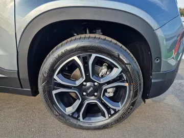 Car image 36