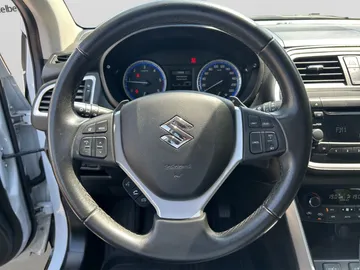 Car image 17