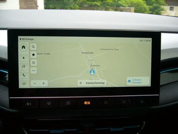 Car image 25