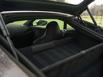 Car image 33