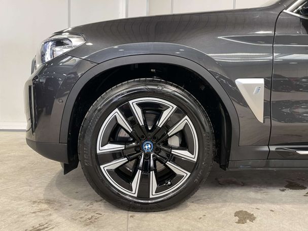 BMW iX3 M Sport Inspiring 213 kW image number 9