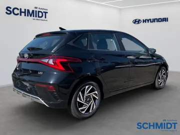 Car image 3