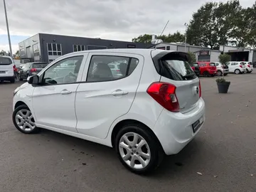 Car image 35
