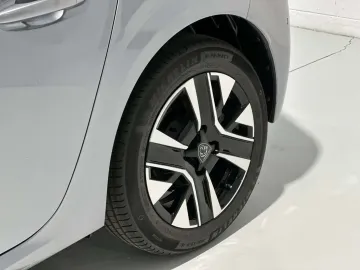 Car image 30