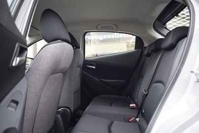 Car image 19