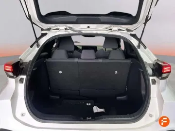 Car image 28