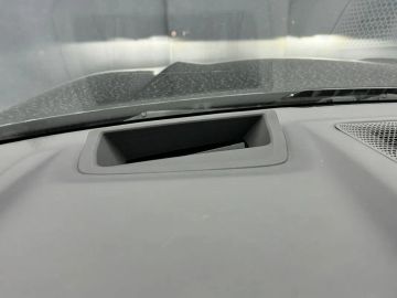 Car image 32