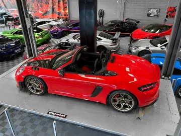 Car image 4