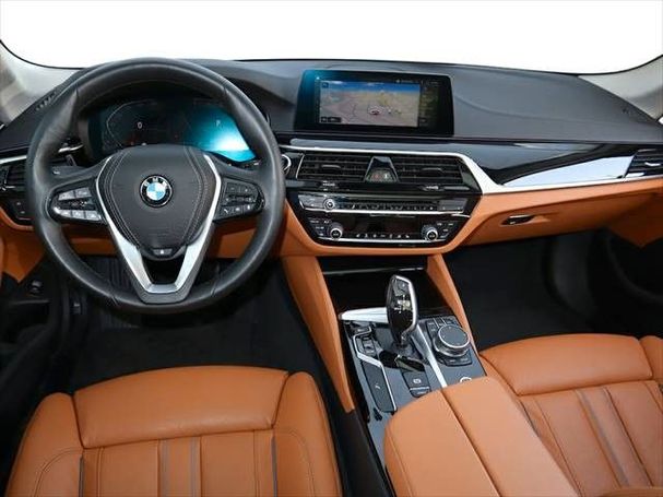 BMW 530d Touring xDrive Luxury Line 195 kW image number 10