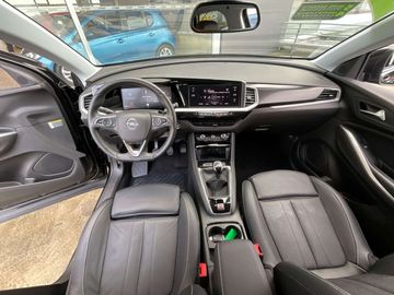 Car image 14