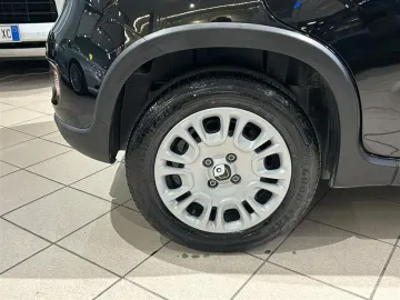 Car image 24