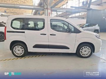 Car image 3